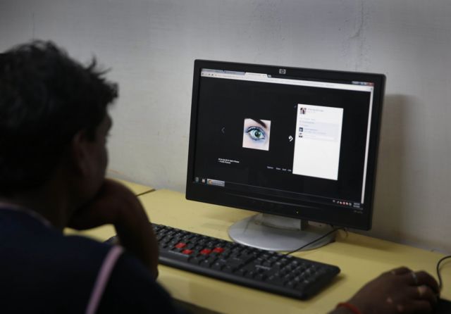 Ινδία: Αποσύρεται εν μέρει το «μπλόκο» σε πορνογραφικούς ιστότοπους